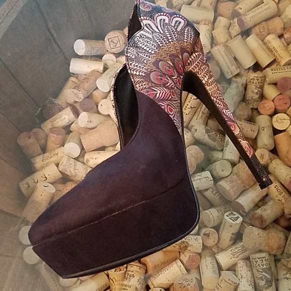 🎉HP🎉 Black Peacock Feather Look Heels - Picture 2 of 6